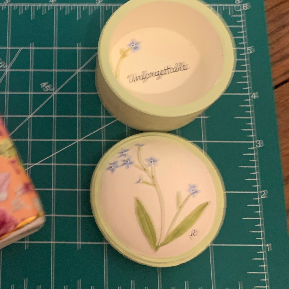 🏷️ 3 for $10
Cute circular trinket holder